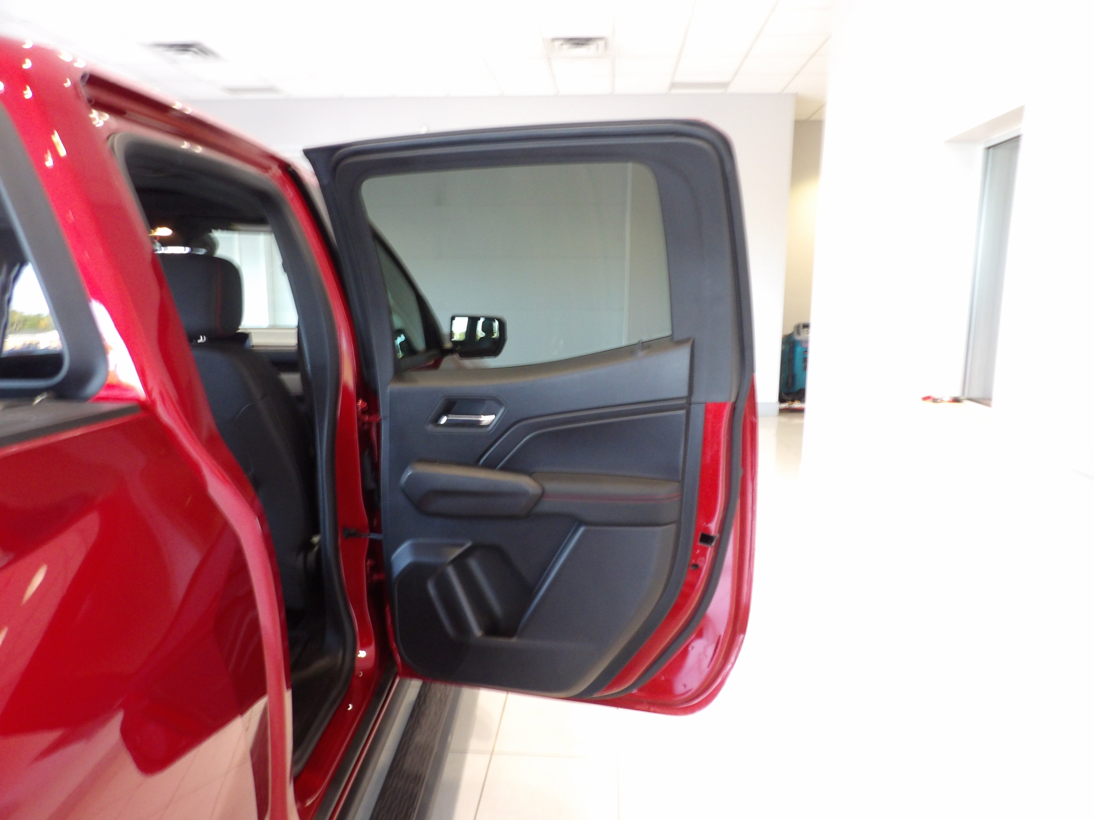 Used 2023 Chevrolet Colorado Z71 w/ Z71 Convenience Package 2 AWD/4WD image 21