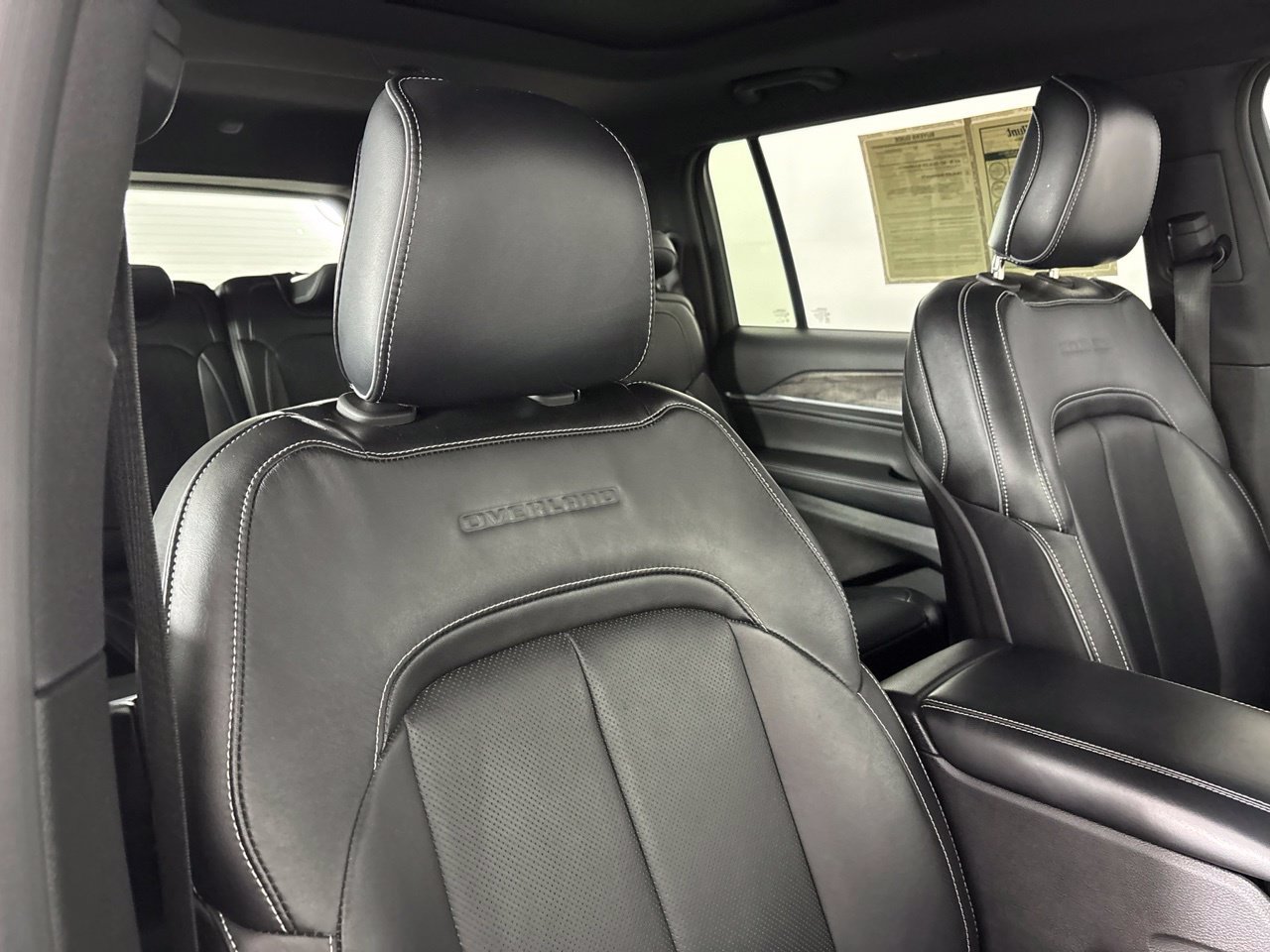 Used 2023 Jeep Grand Cherokee L Overland RWD image 34
