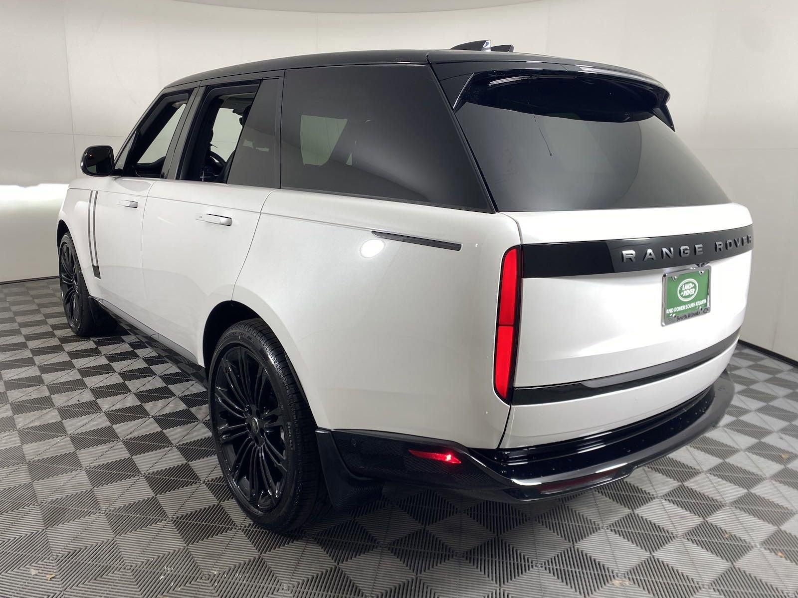 New 2025 Land Rover Range Rover SE image 18