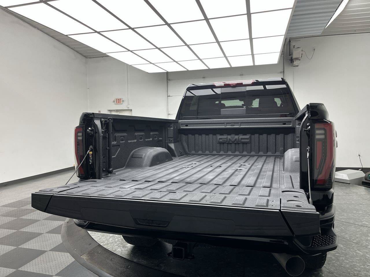 Certified 2025 GMC Sierra 2500 AT4 w/ AT4 Premium Plus Package AWD/4WD image 36