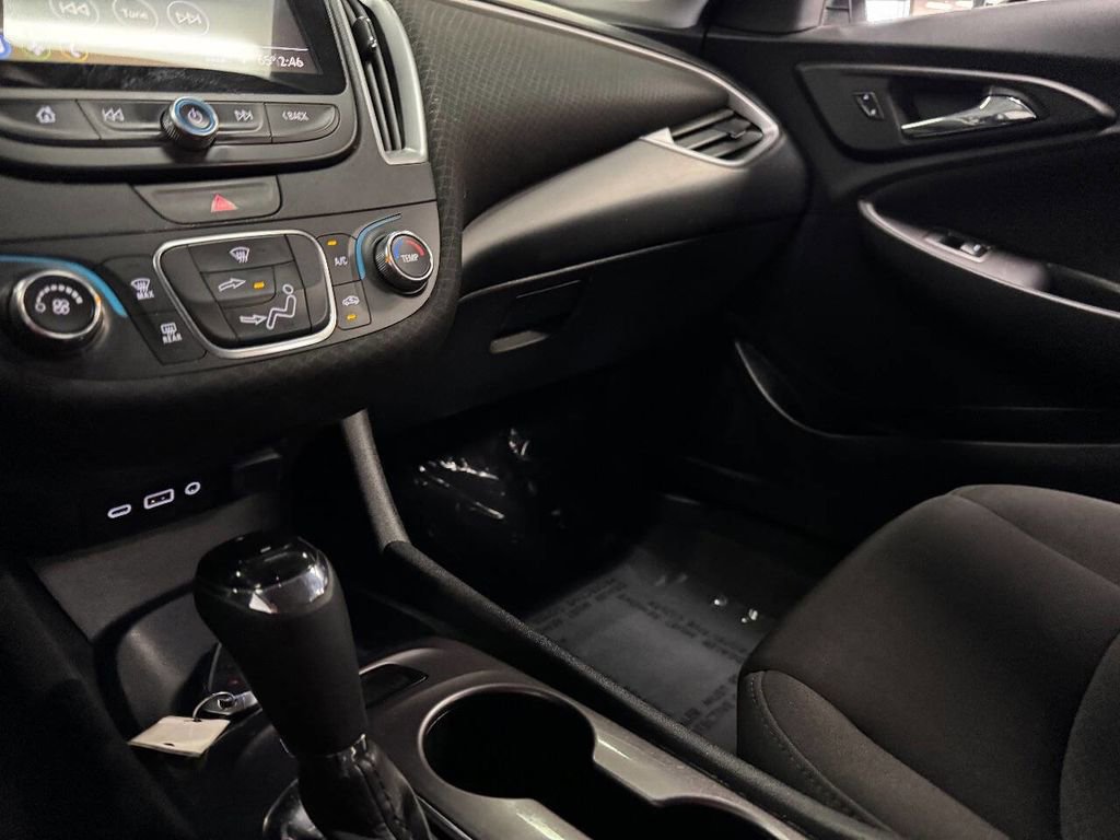 Used 2019 Chevrolet Malibu LS image 28