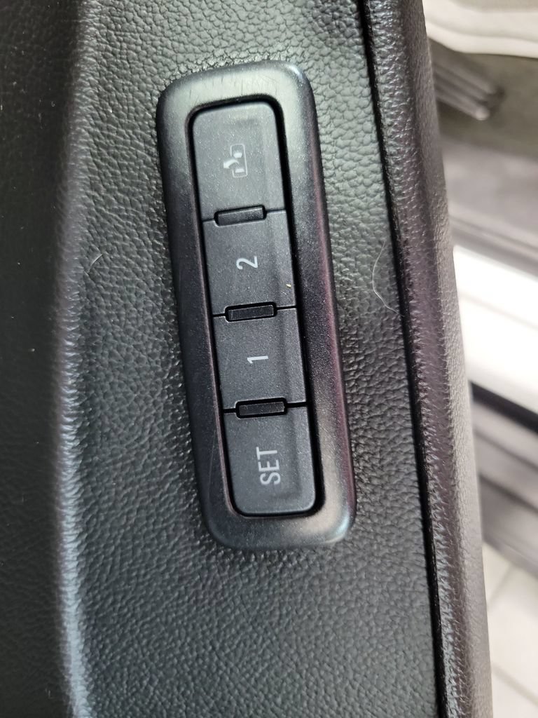 Used 2018 Chevrolet Tahoe Premier AWD/4WD image 36