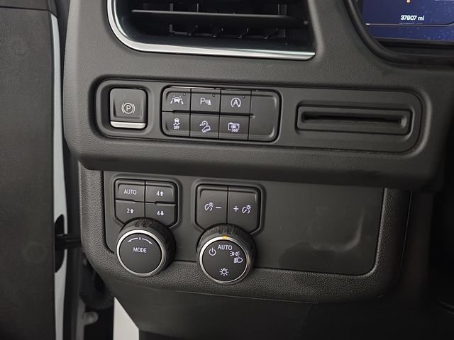 Certified 2023 Chevrolet Suburban Z71 w/ Luxury Package AWD/4WD image 23