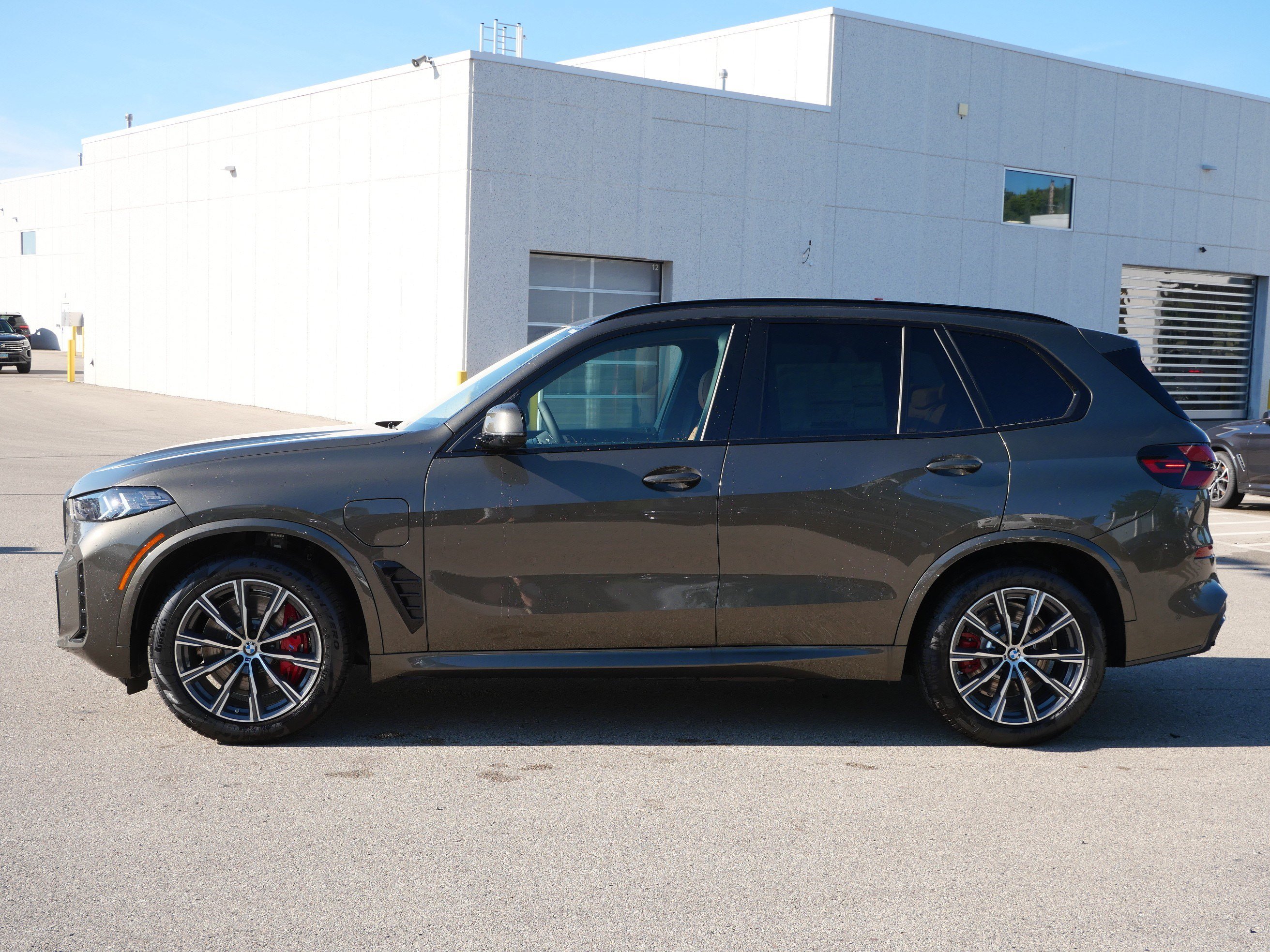 New 2026 BMW X5 xDrive50e w/ M Sport Package AWD/4WD image 3
