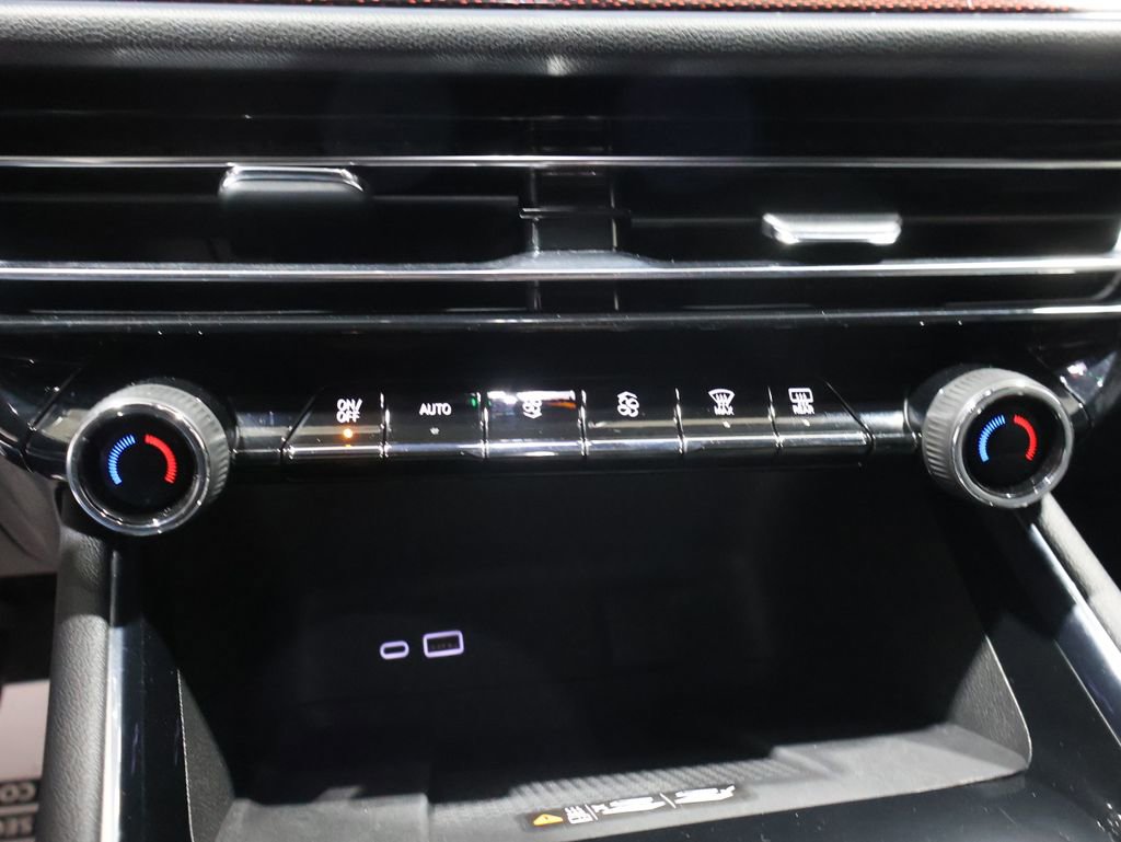 Used 2025 Chevrolet Traverse Z71 image 29