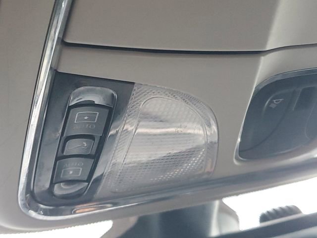 Used 2017 Jeep Cherokee Latitude w/ Cold Weather Group AWD/4WD image 29
