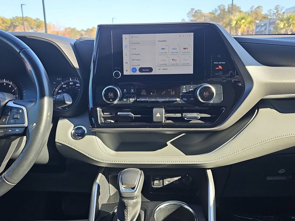 Used 2023 Toyota Highlander L image 26