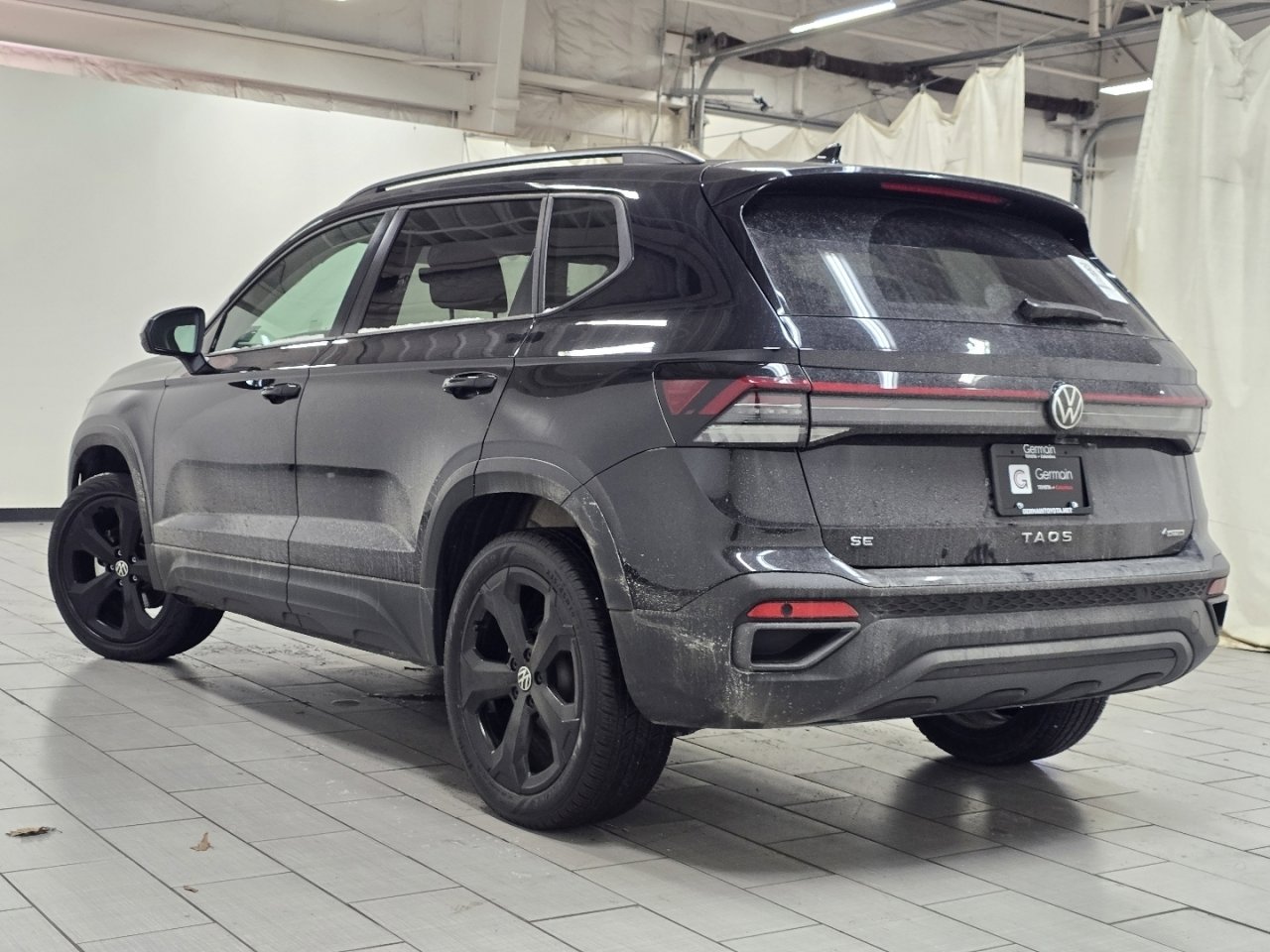 Used 2025 Volkswagen Taos SE image 14