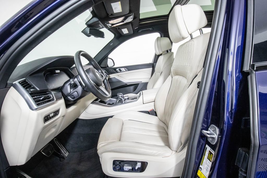 Used 2020 BMW X5 M50i w/ Executive Package image 9