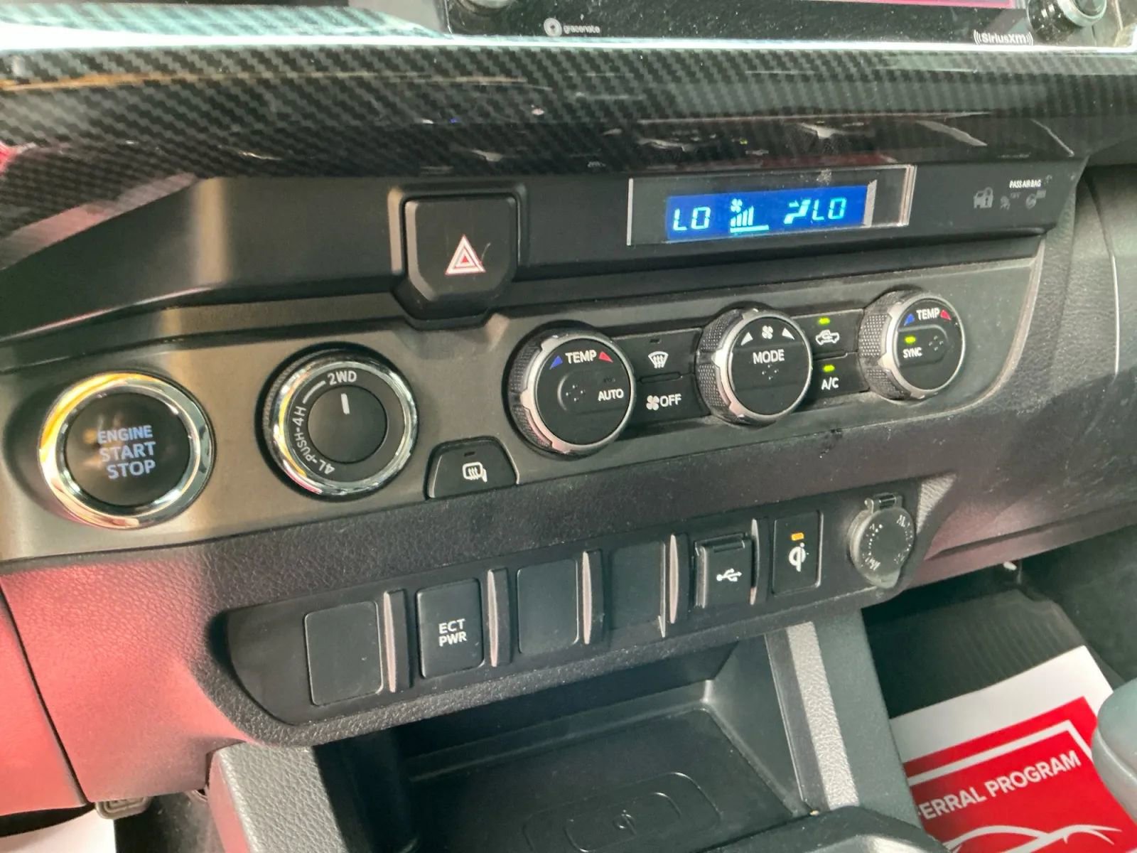 Used 2022 Toyota Tacoma TRD Off-Road image 32