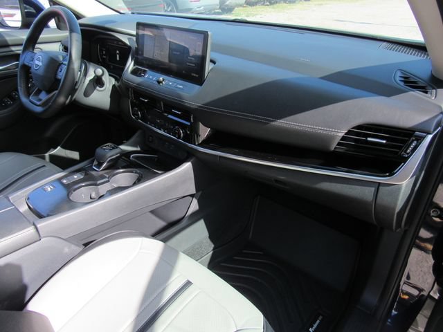 Certified 2025 Nissan Rogue SL FWD image 12