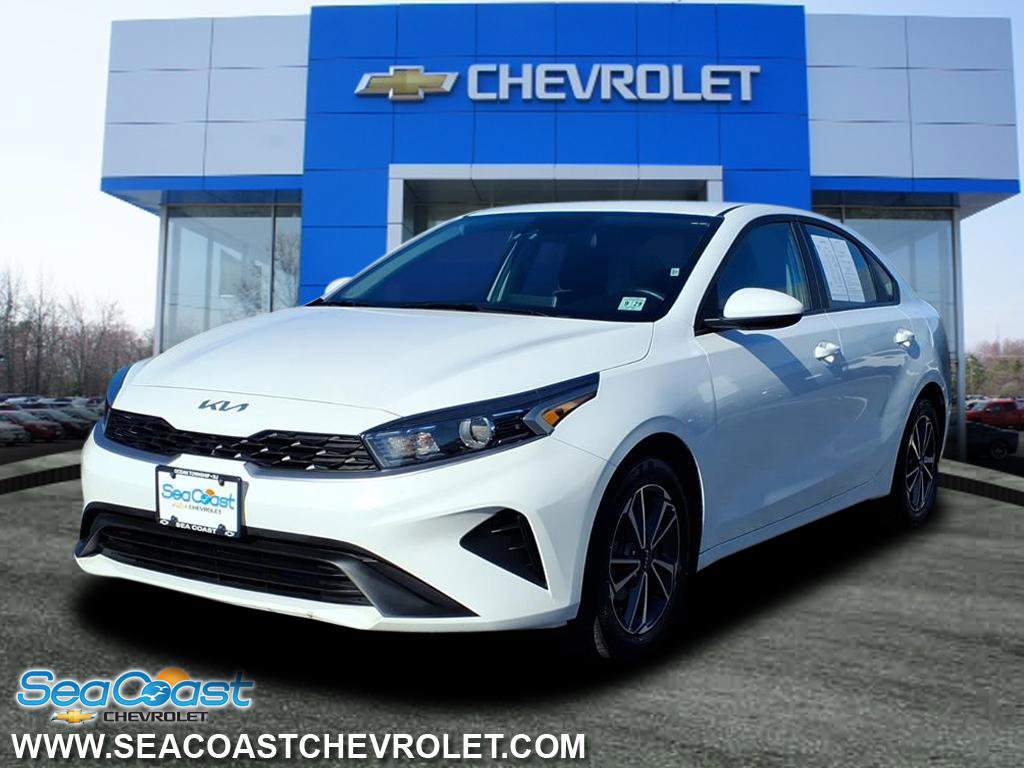 Used 2024 Kia Forte LXS image 3