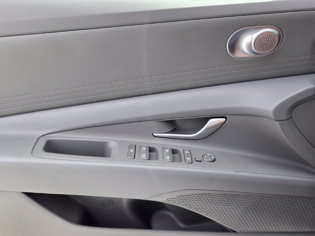 New 2026 Hyundai Elantra SE FWD image 14