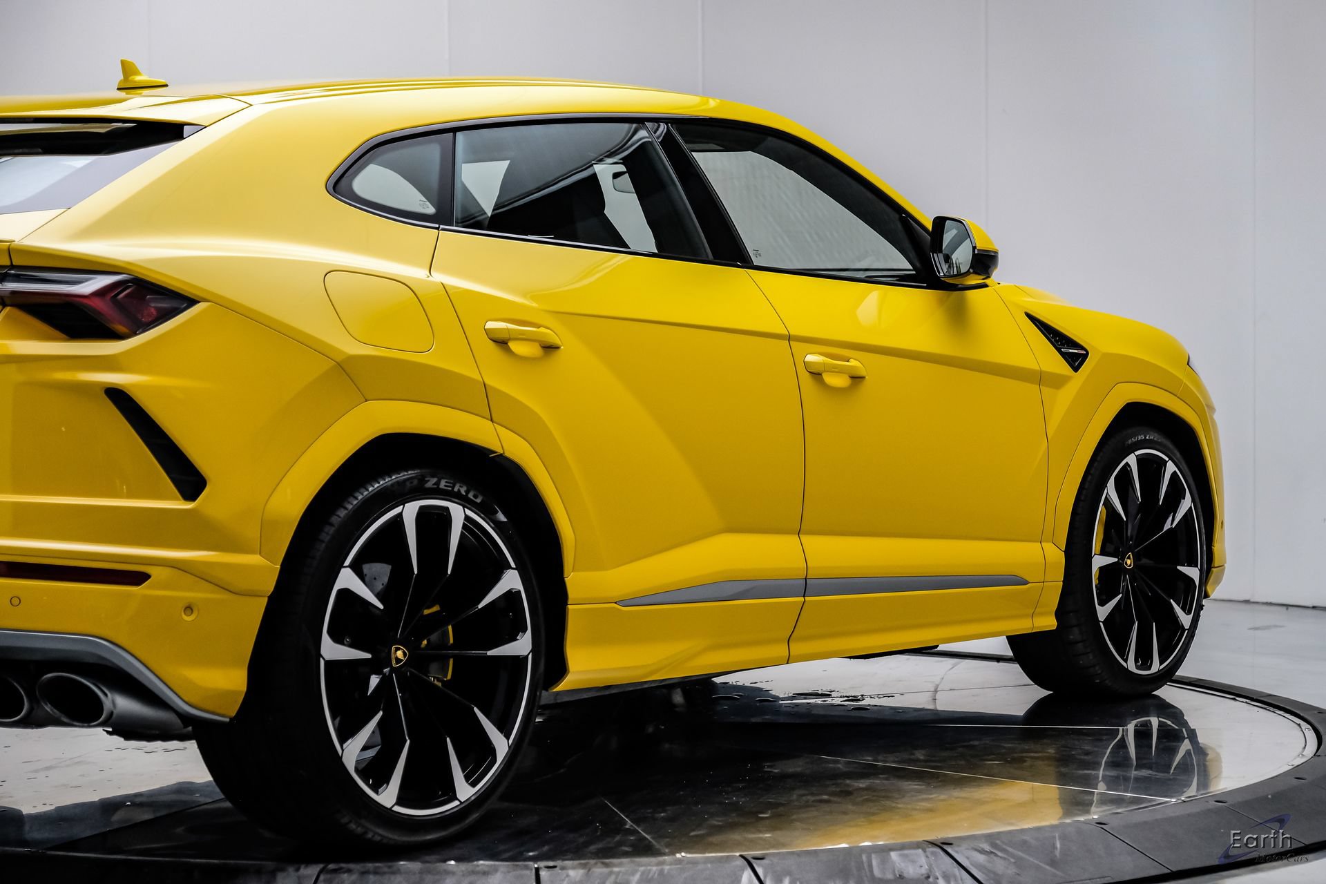 Used 2021 Lamborghini Urus AWD/4WD image 18