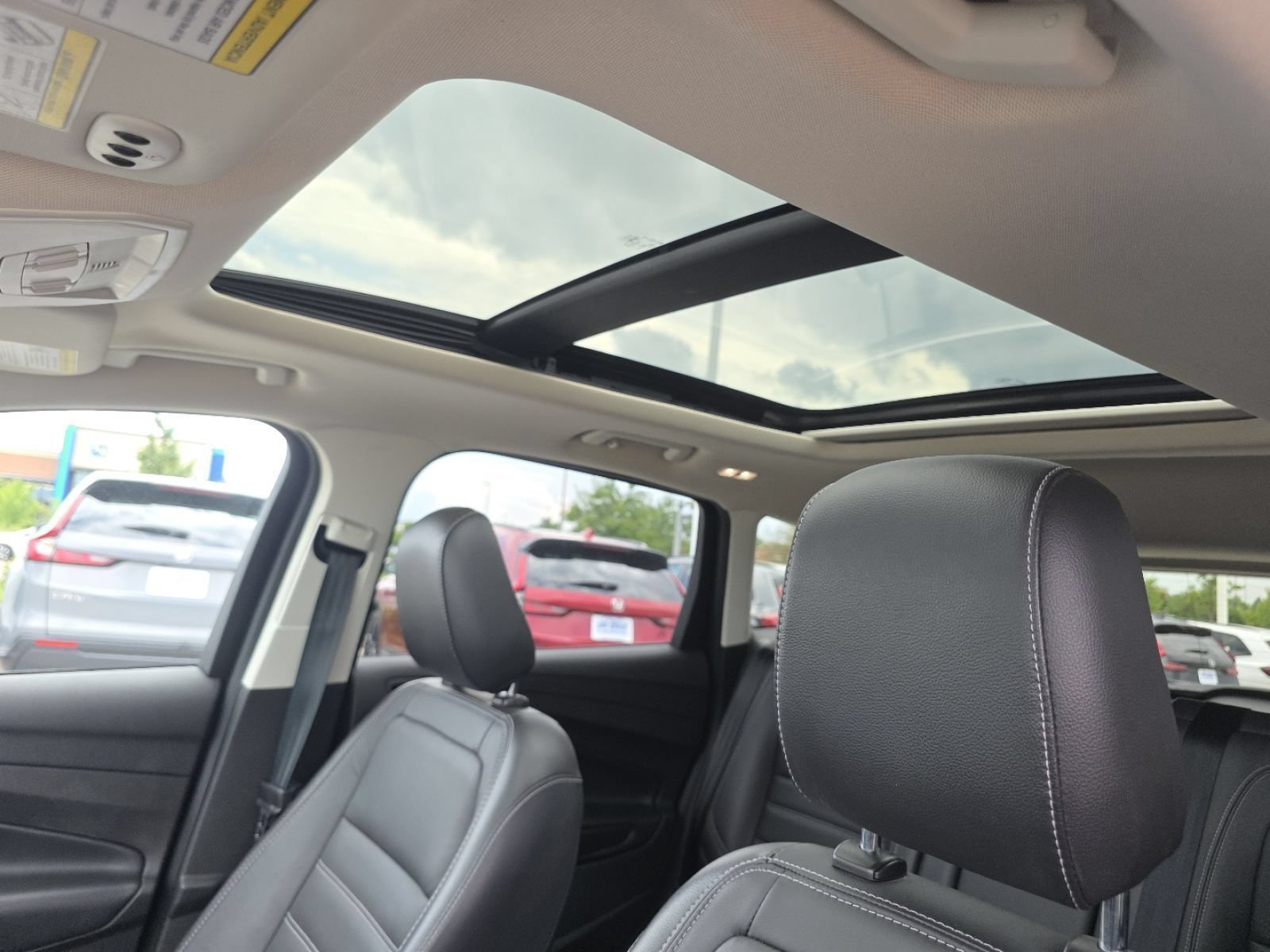 Used 2019 Ford Escape Titanium AWD/4WD image 3