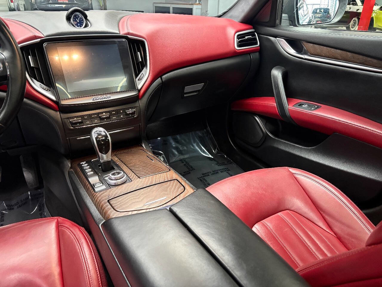 Used 2018 Maserati Ghibli S image 32