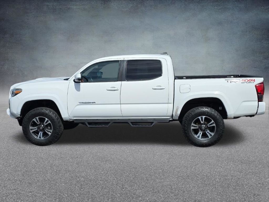 Used 2019 Toyota Tacoma TRD Sport AWD/4WD image 2