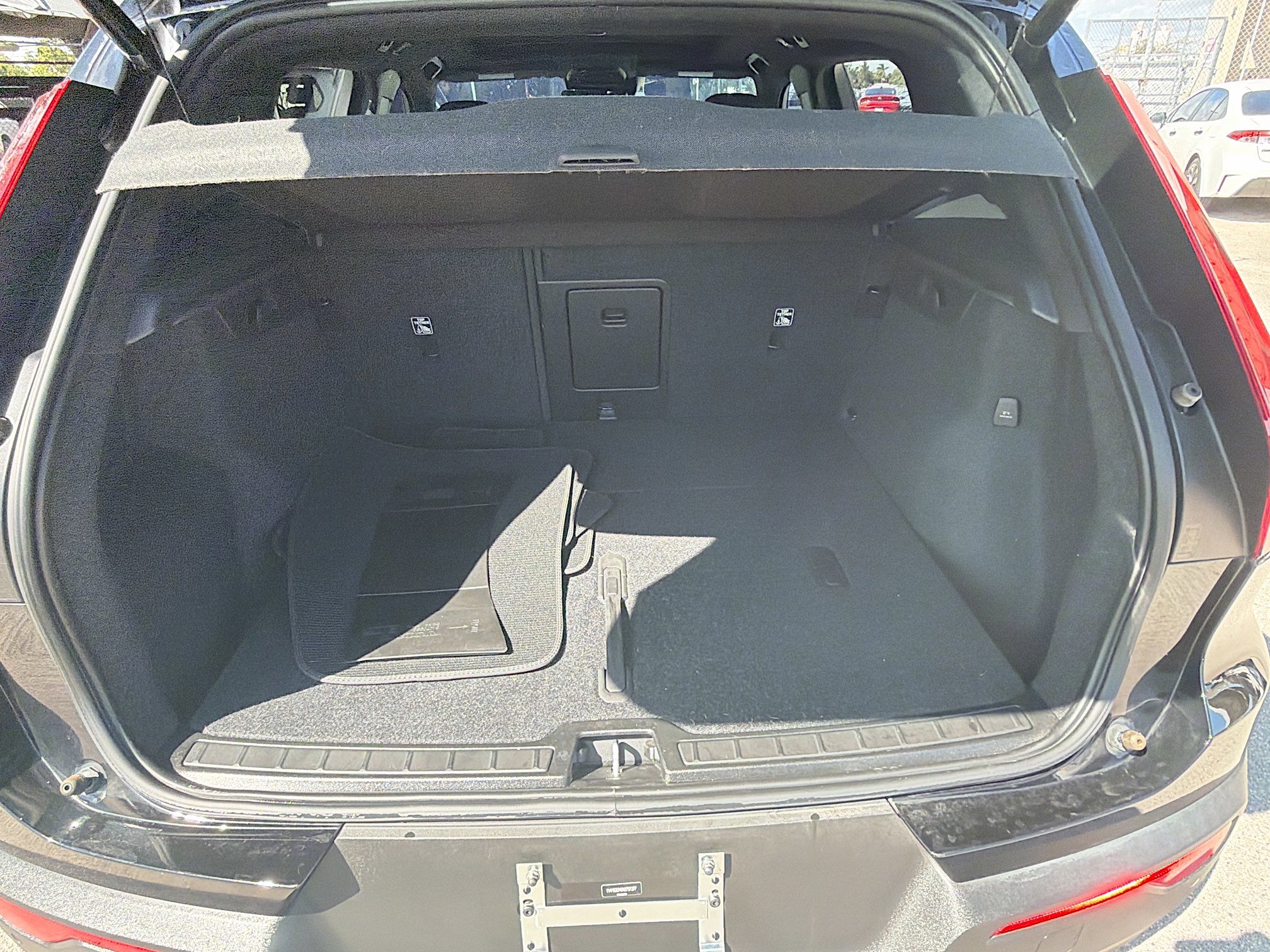 Used 2022 Volvo XC40 T5 R-Design w/ Advanced Package image 27