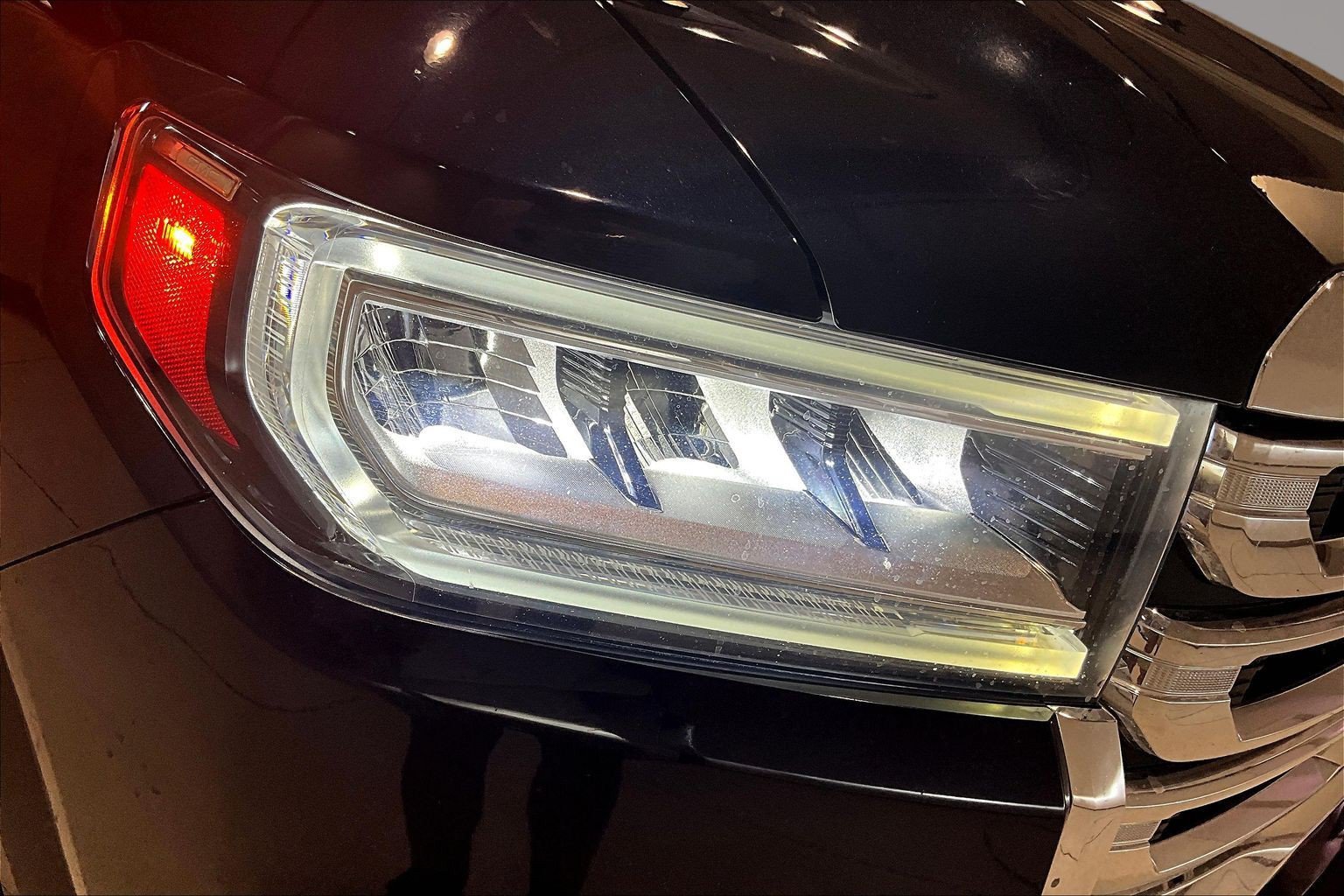 Used 2022 GMC Acadia SLE AWD/4WD image 32