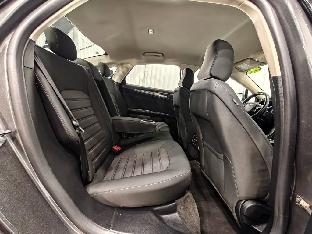 Used 2020 Ford Fusion SE image 21