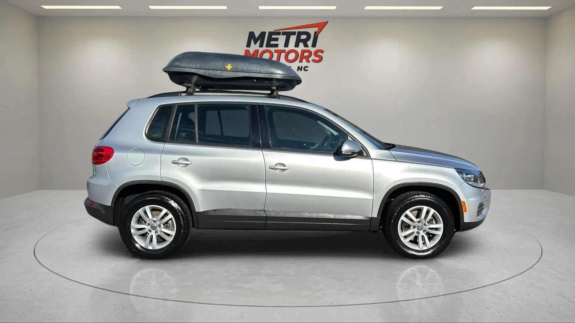 Used 2016 Volkswagen Tiguan S image 4