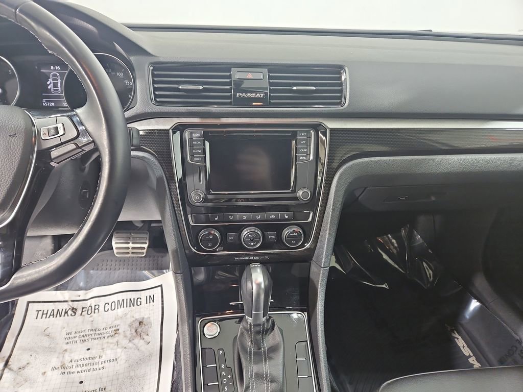 Used 2018 Volkswagen Passat 3.6 image 17