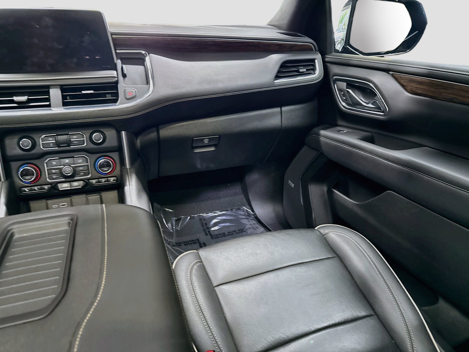 Used 2023 Chevrolet Tahoe Premier AWD/4WD image 28