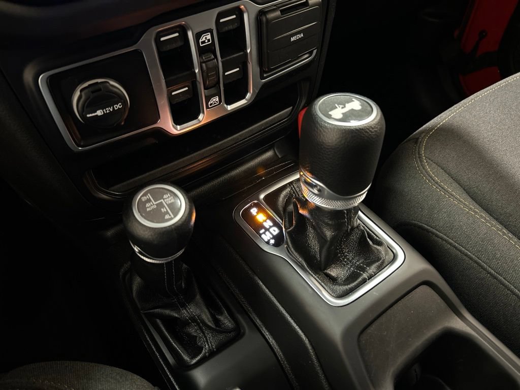 Used 2025 Jeep Wrangler Unlimited Sahara AWD/4WD image 23
