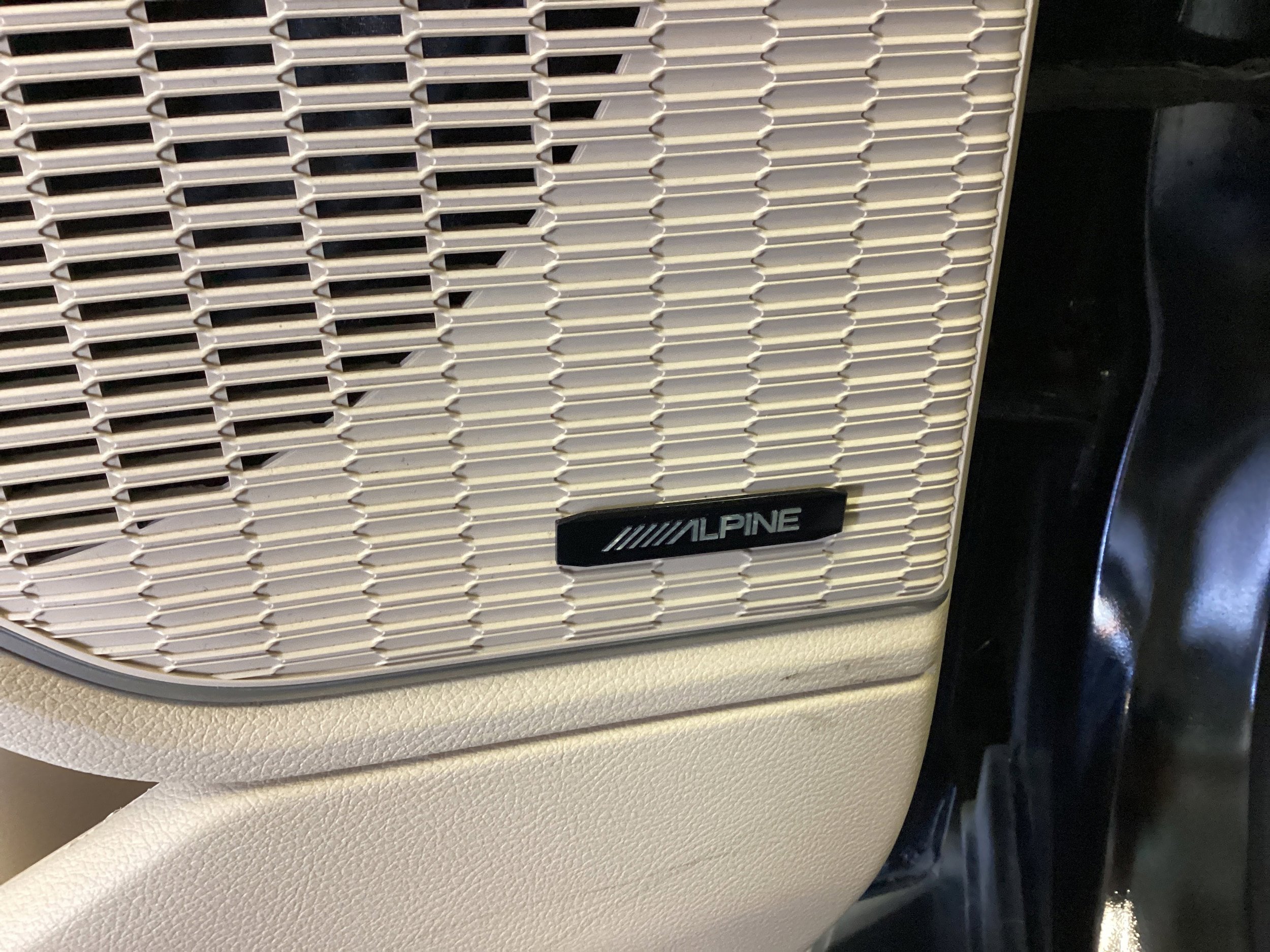 Used 2024 Jeep Grand Cherokee Limited w/ Luxury Tech Group II image 16
