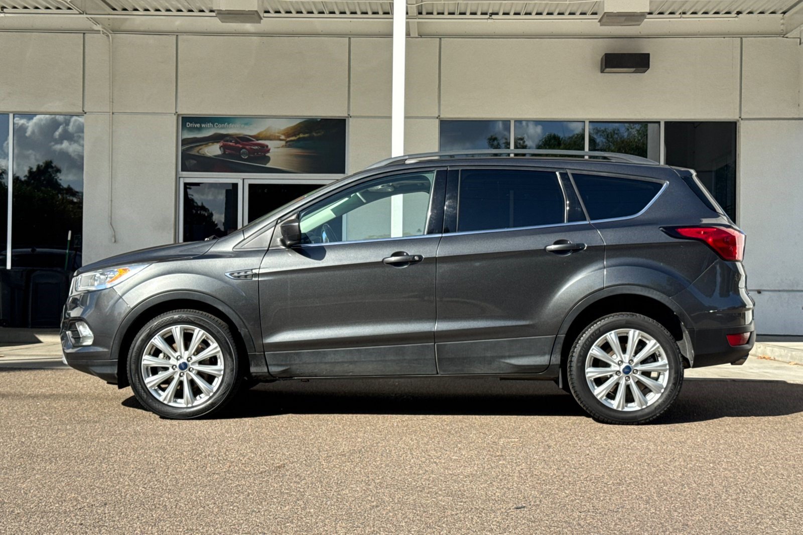 Used 2019 Ford Escape SEL FWD image 2