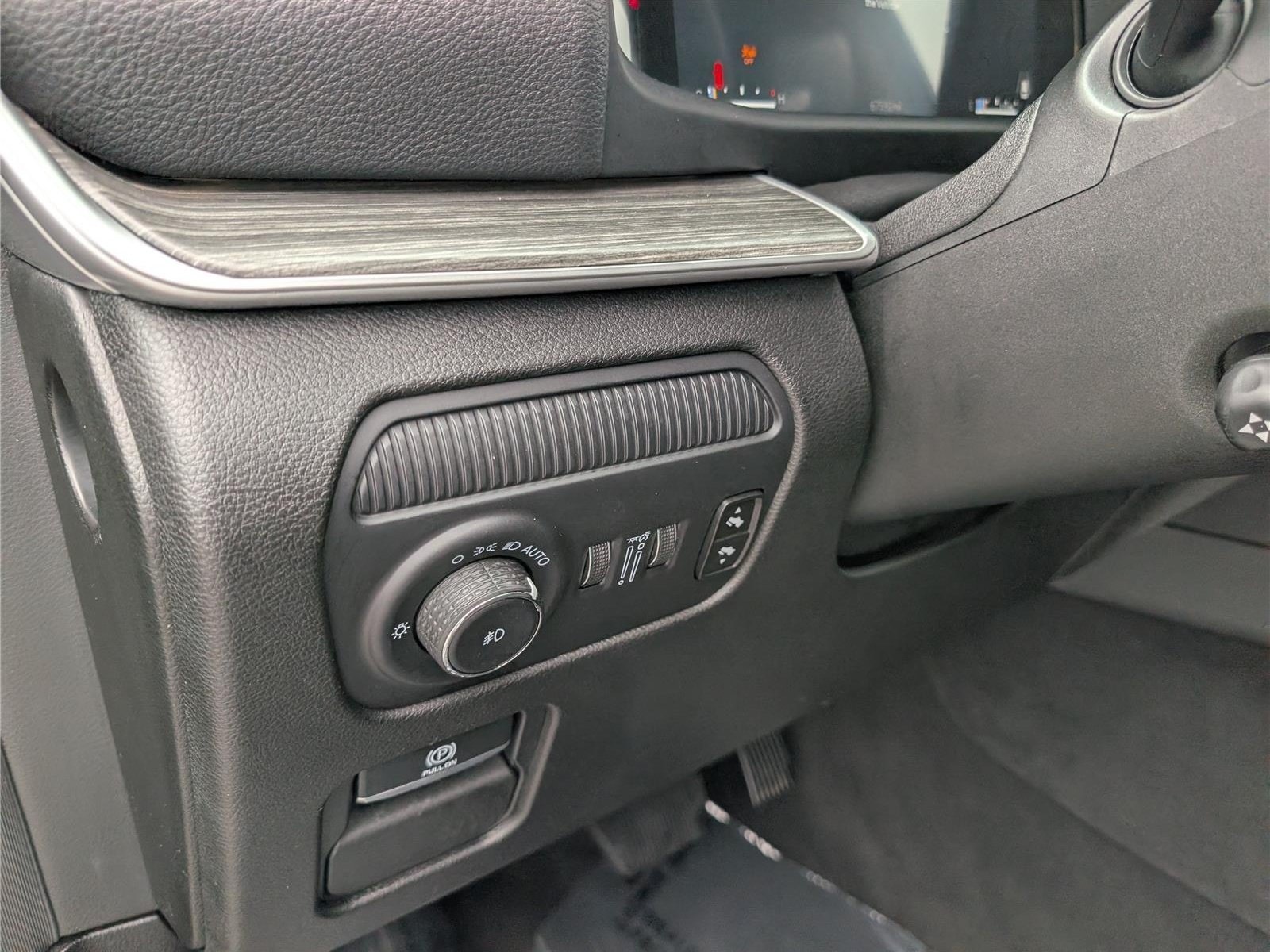 Used 2024 Jeep Wagoneer Series II AWD/4WD image 24