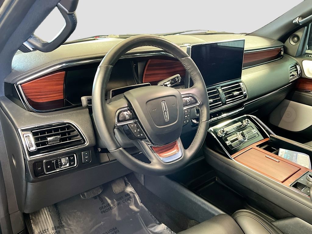 Used 2024 Lincoln Navigator Reserve image 9