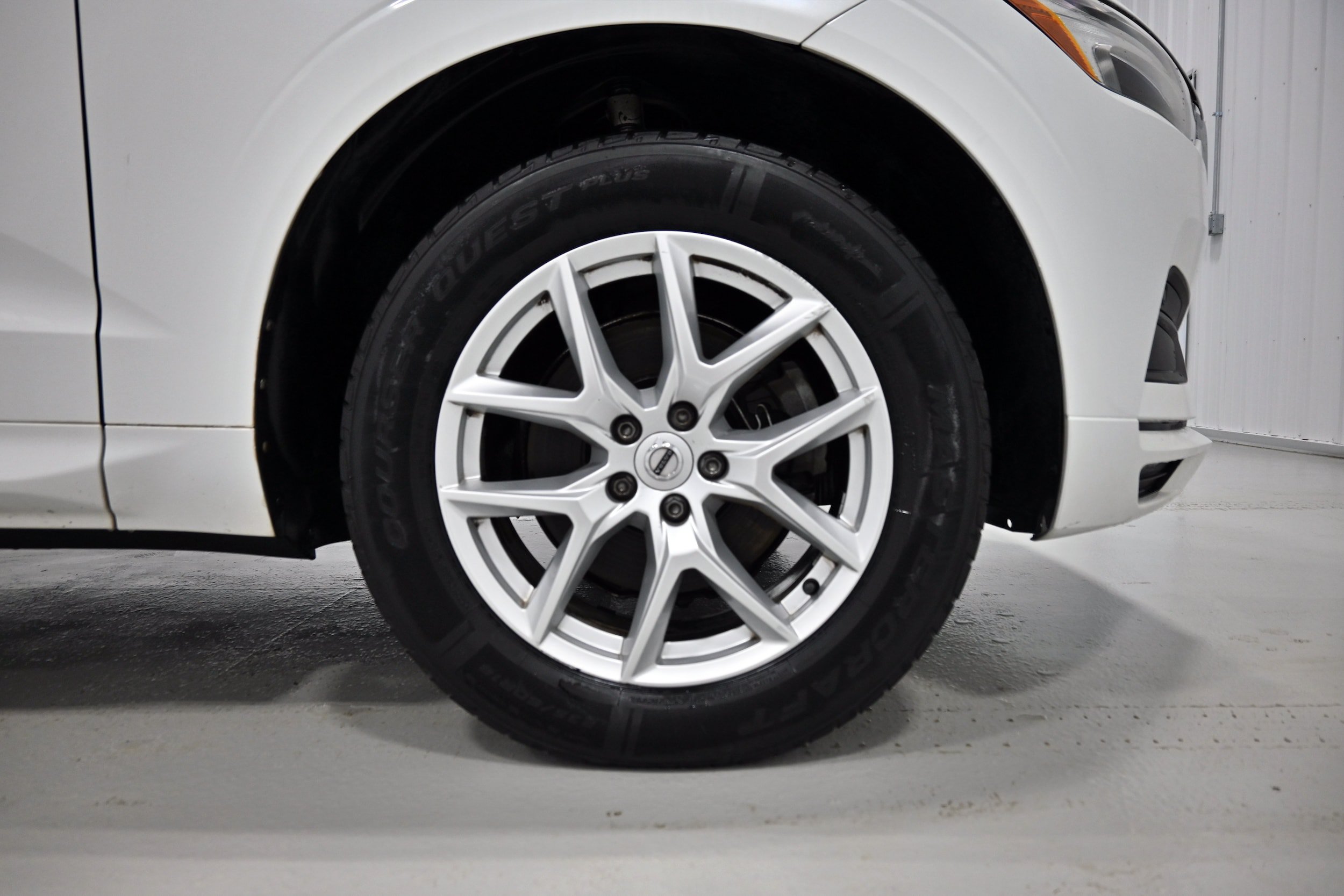 Used 2020 Volvo XC60 T5 Momentum w/ Protection Package Premier AWD/4WD image 38