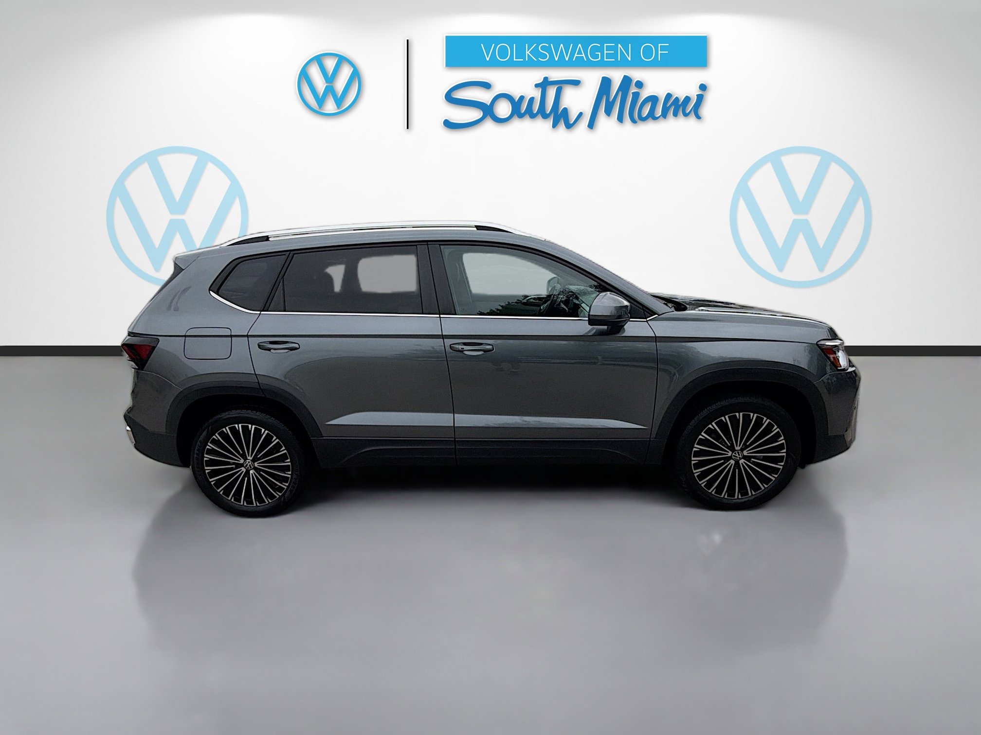 Certified 2025 Volkswagen Taos SE image 8