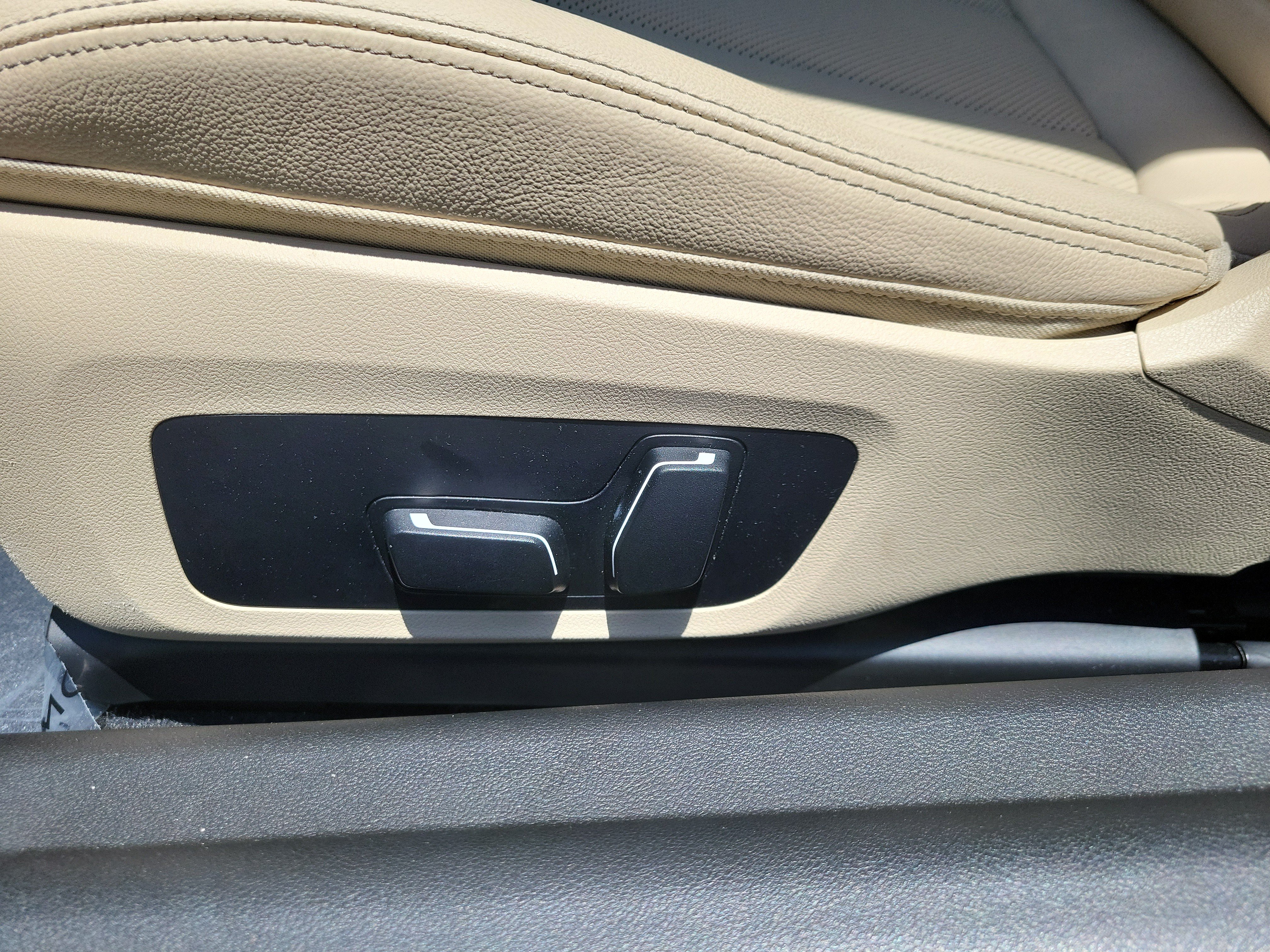 Certified 2024 BMW 230i Coupe w/ Premium Package RWD image 11