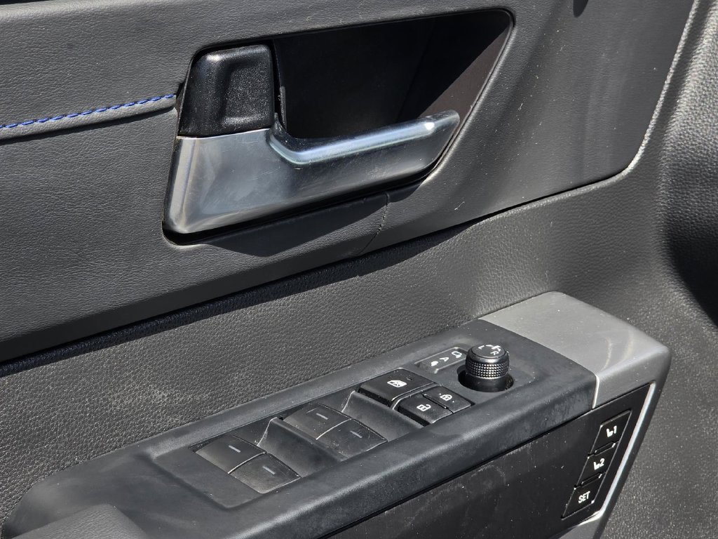 Used 2025 Toyota Tundra Platinum AWD/4WD image 12