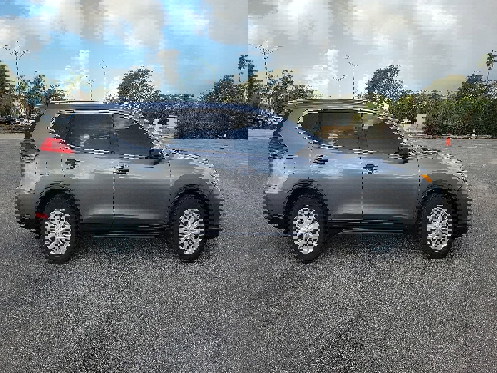 Used 2017 Nissan Rogue S image 9