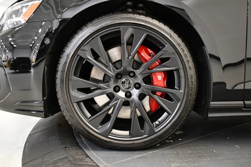 Used 2025 Audi S8 image 12
