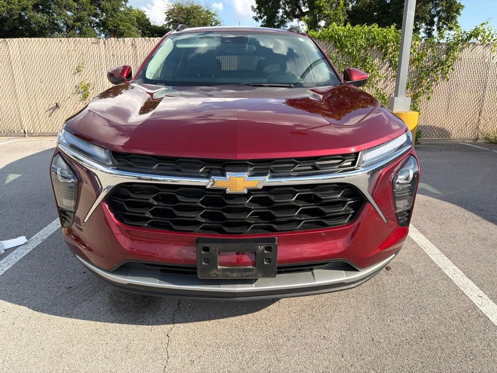 Used 2024 Chevrolet Trax LT w/ Driver Confidence Package FWD image 2