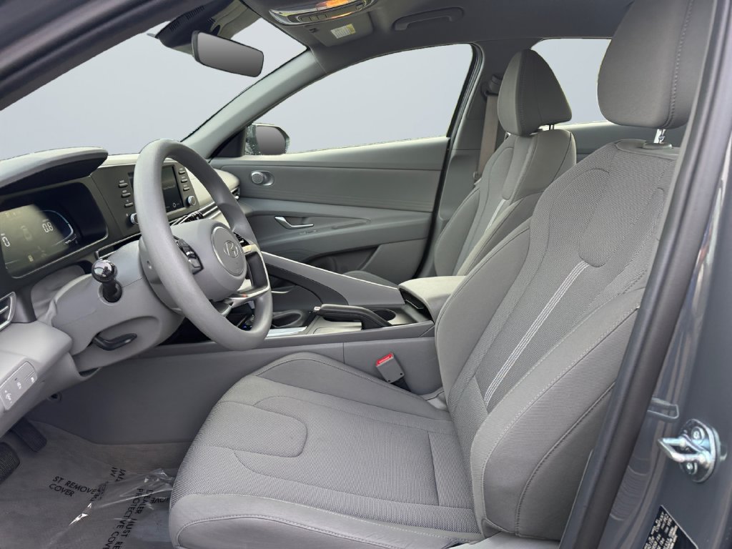 Used 2026 Hyundai Elantra SE FWD image 9