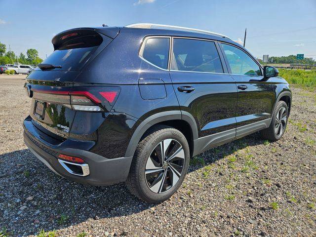 Used 2025 Volkswagen Taos SE AWD/4WD image 7