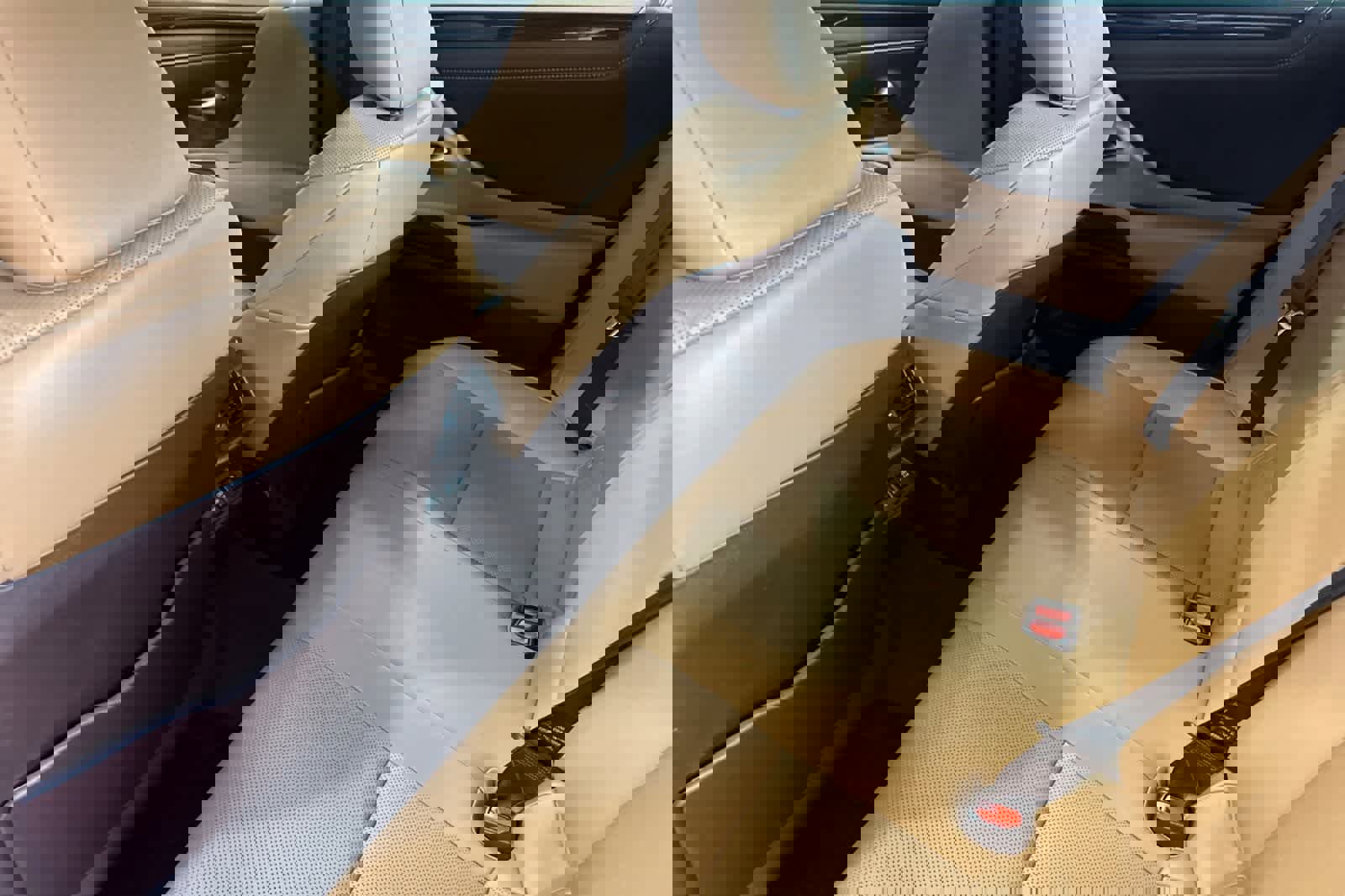 Used 2019 Lexus ES 300h w/ Premium Package image 5