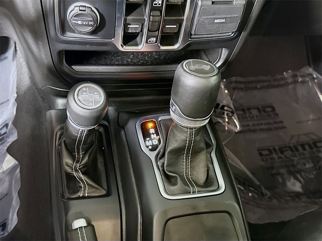 Used 2022 Jeep Wrangler Unlimited Sahara w/ Cold Weather Group image 11