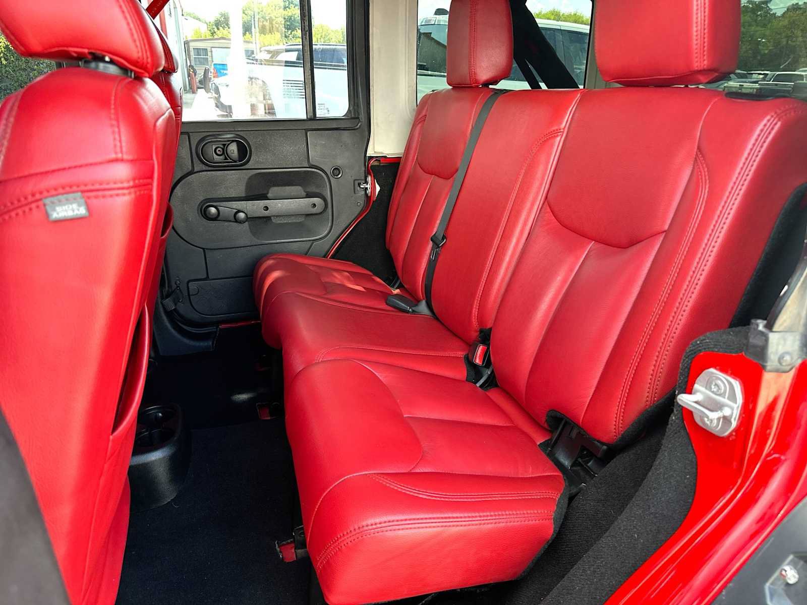 Used 2017 Jeep Wrangler Unlimited Sahara AWD/4WD image 23