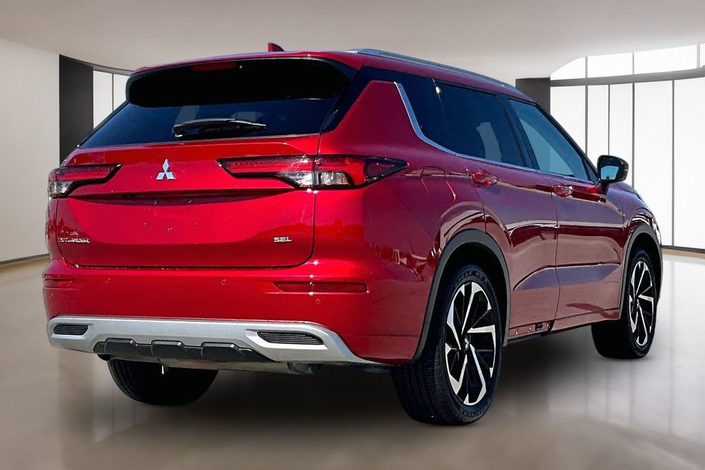 Used 2024 Mitsubishi Outlander SEL FWD image 2