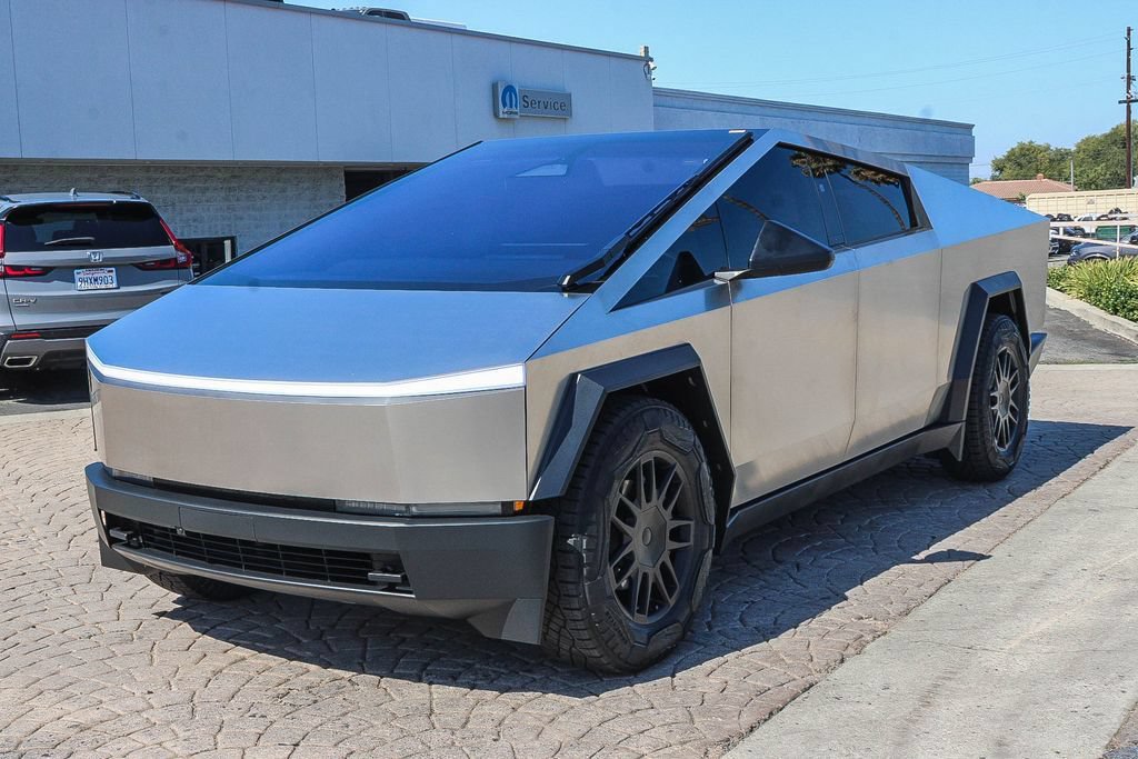 Used 2025 Tesla Cybertruck AWD Crew Cab image 4