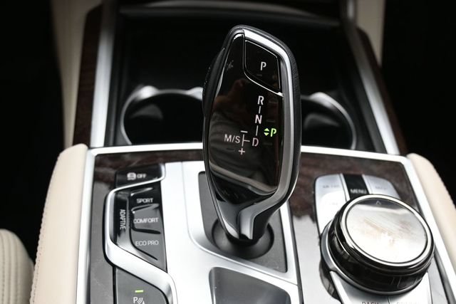 Used 2022 BMW 750i xDrive w/ Luxury Rear Seating Package AWD/4WD image 30