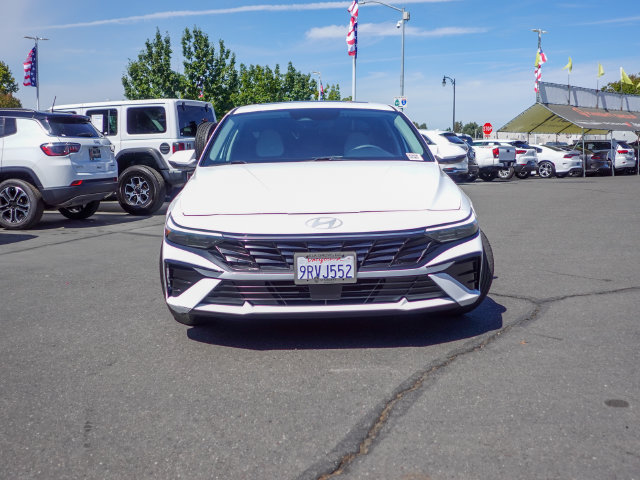 Used 2025 Hyundai Elantra Limited w/ Cargo Package FWD image 2