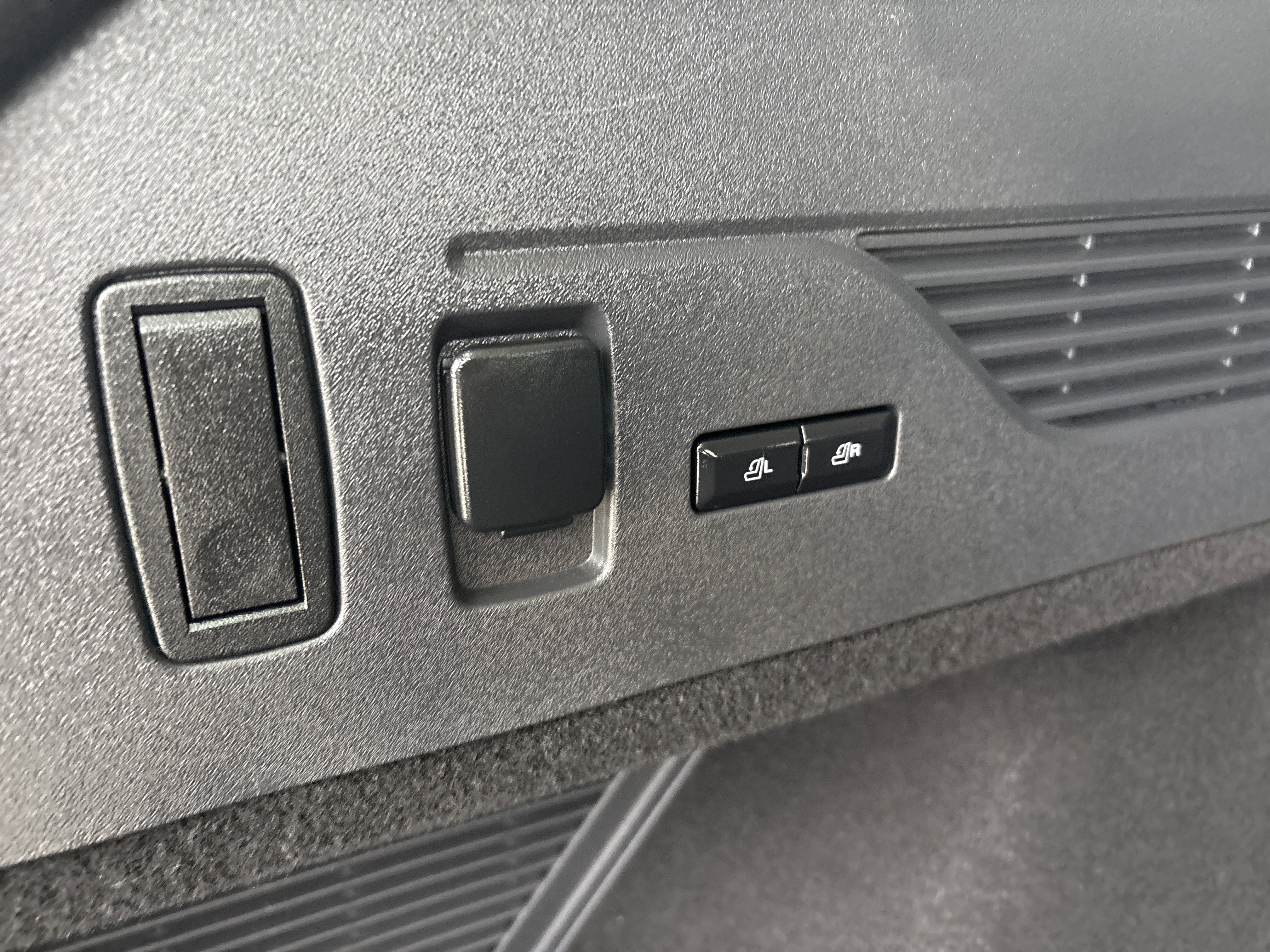 Used 2024 Lincoln Nautilus Premier AWD/4WD image 7