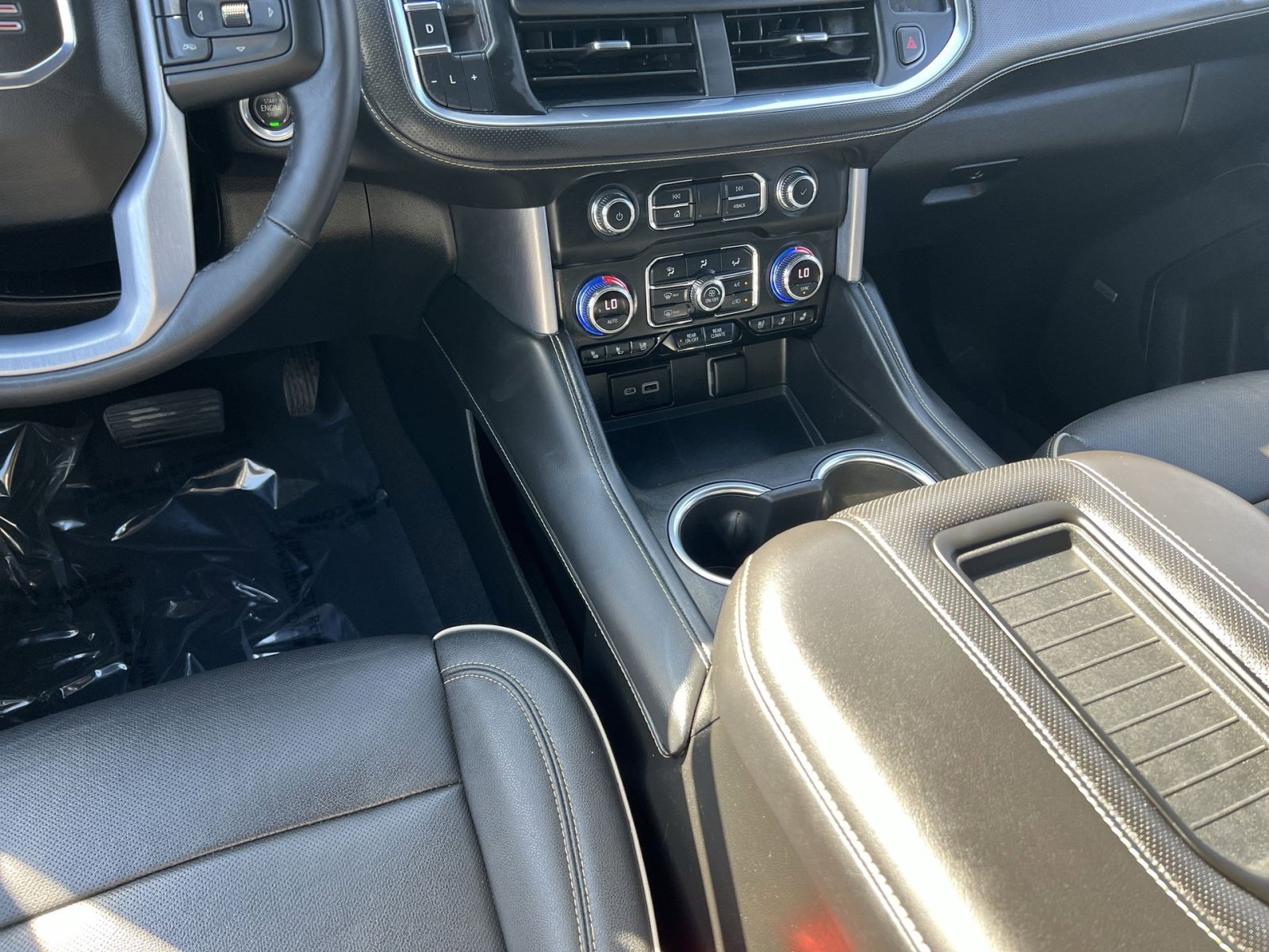 Used 2022 GMC Yukon XL SLT w/ SLT Premium Package image 31